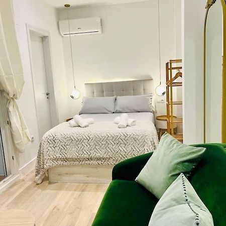 マラガNew Luxurious Studio With Patio/Centerアパートメント エクステリア 写真